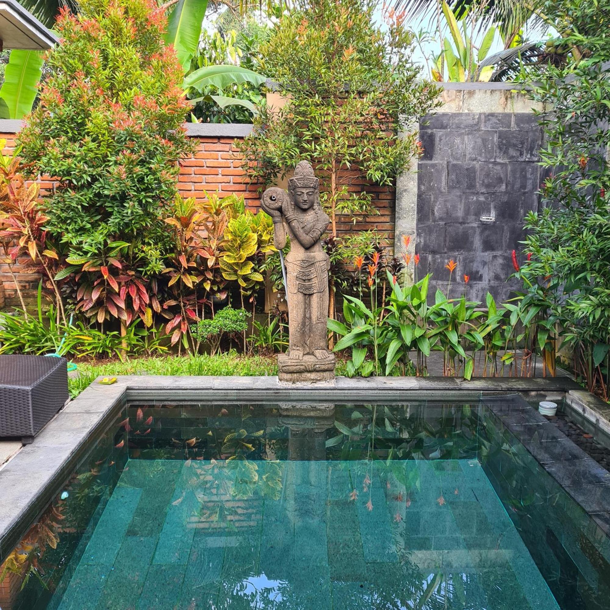 Ubud Suarga Private Pool Villa Exterior photo