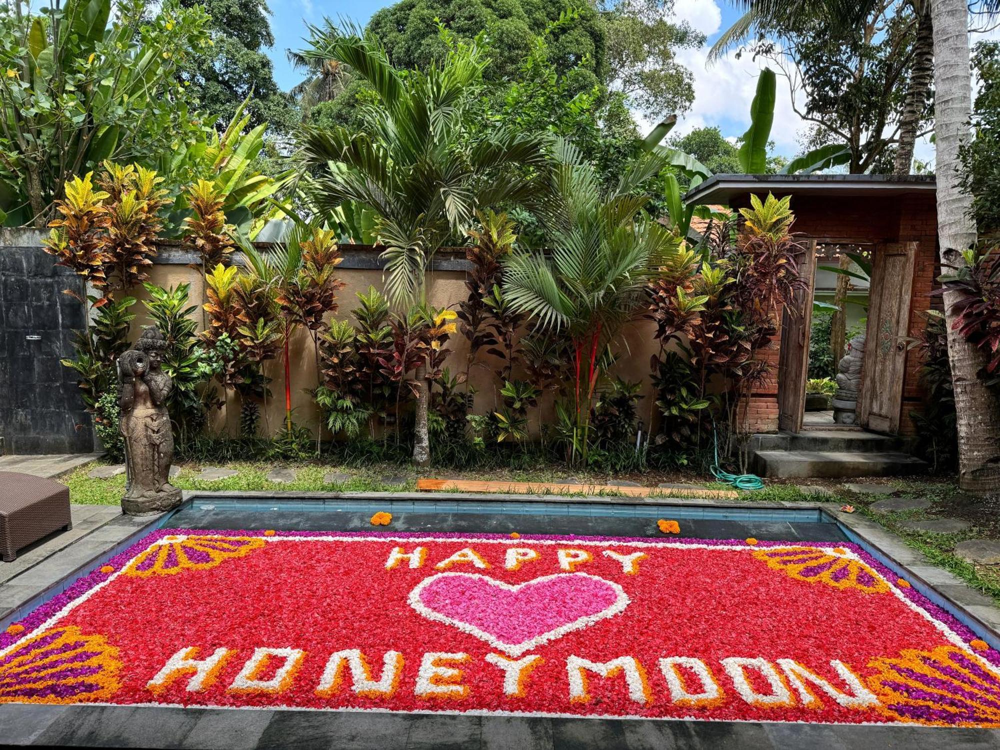 Ubud Suarga Private Pool Villa Exterior photo