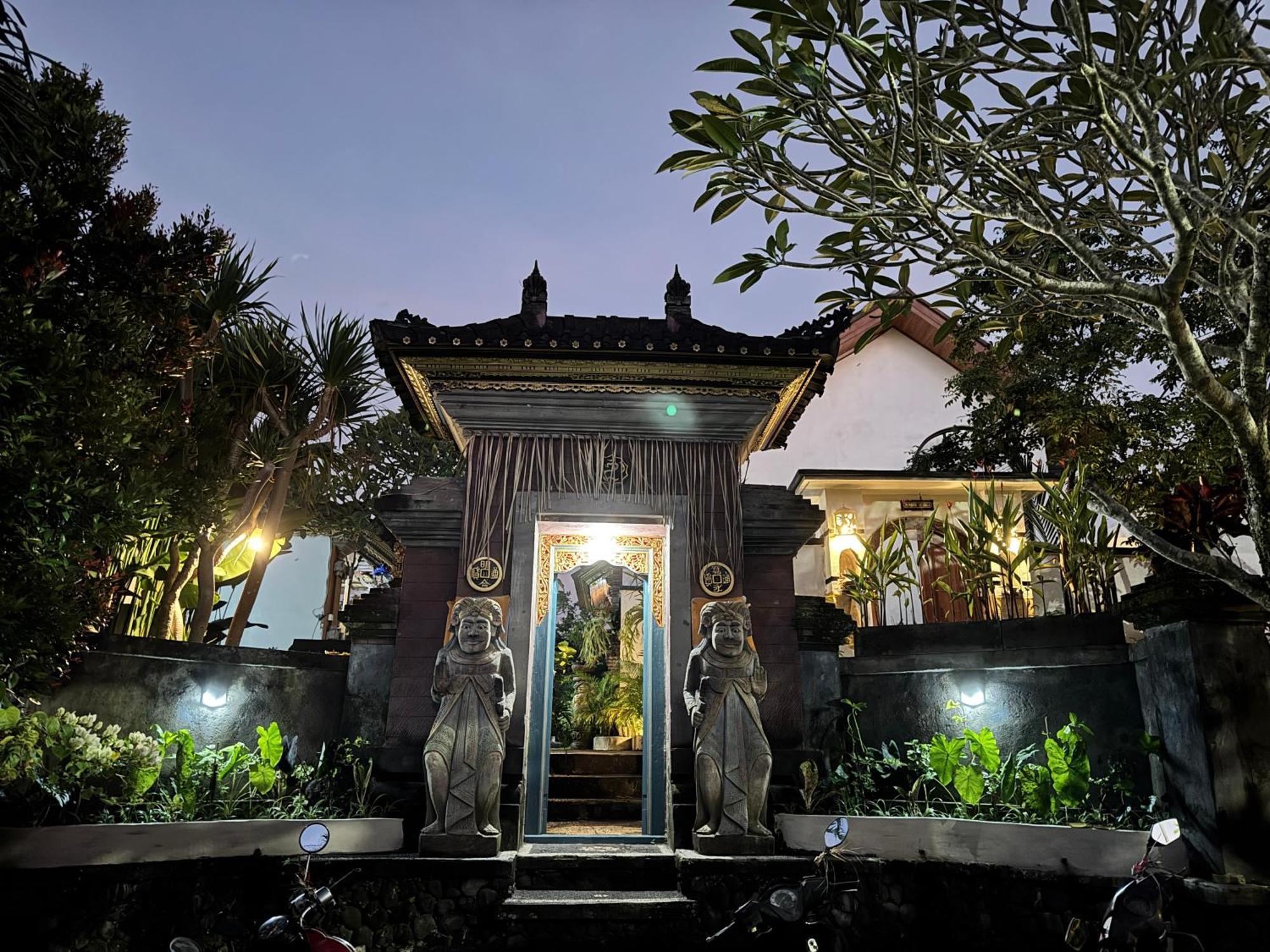 Ubud Suarga Private Pool Villa Exterior photo